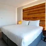 Hotel Cedar Court