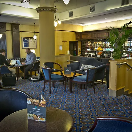 Cedar Court 4*