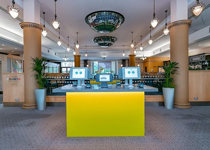 Cedar Court בראדפורד