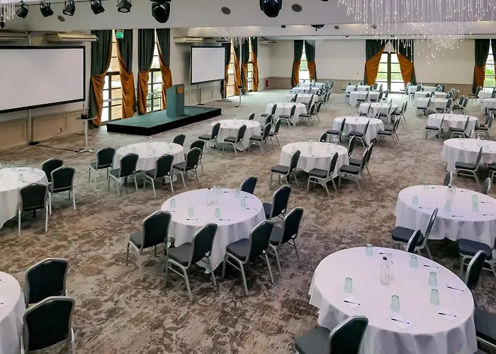 מלון Cedar Court