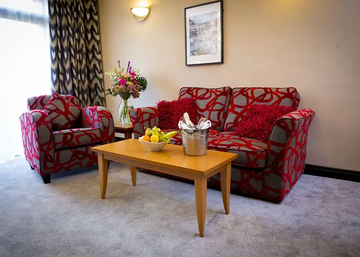 מלון Cedar Court 4*