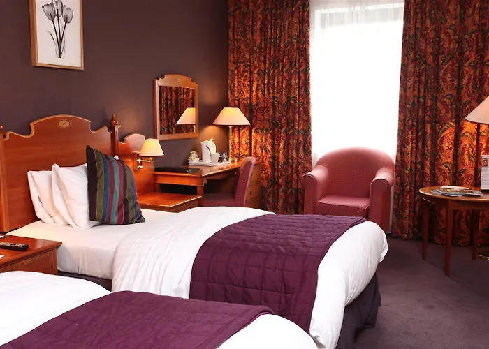 Hotel Cedar Court 4*