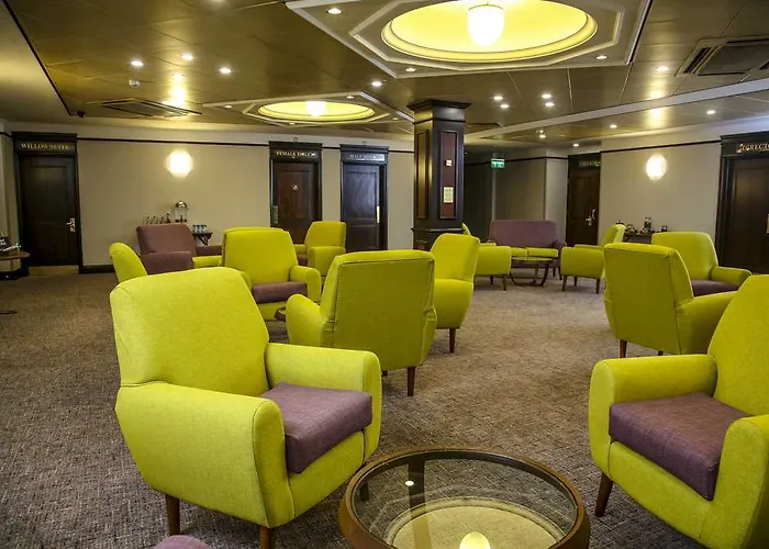 Hotel Cedar Court 4*