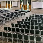 فندق Cedar Court 4*